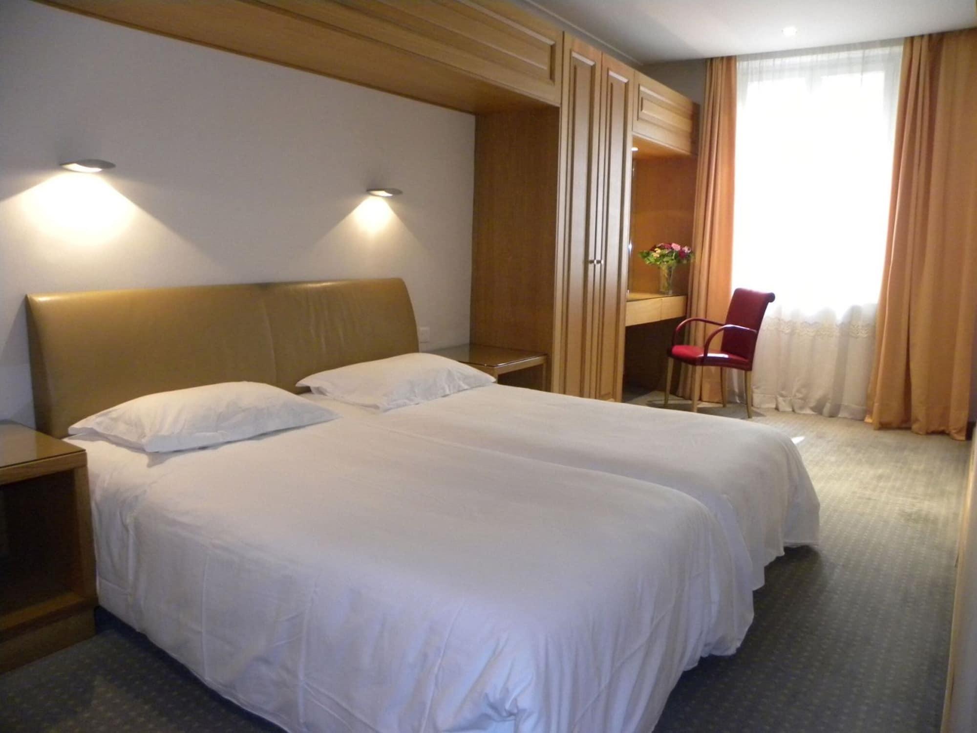 Hotel Du Vieux Marais Paris Bagian luar foto