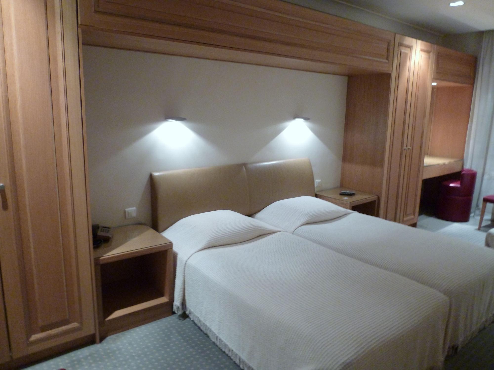 Hotel Du Vieux Marais Paris Bagian luar foto