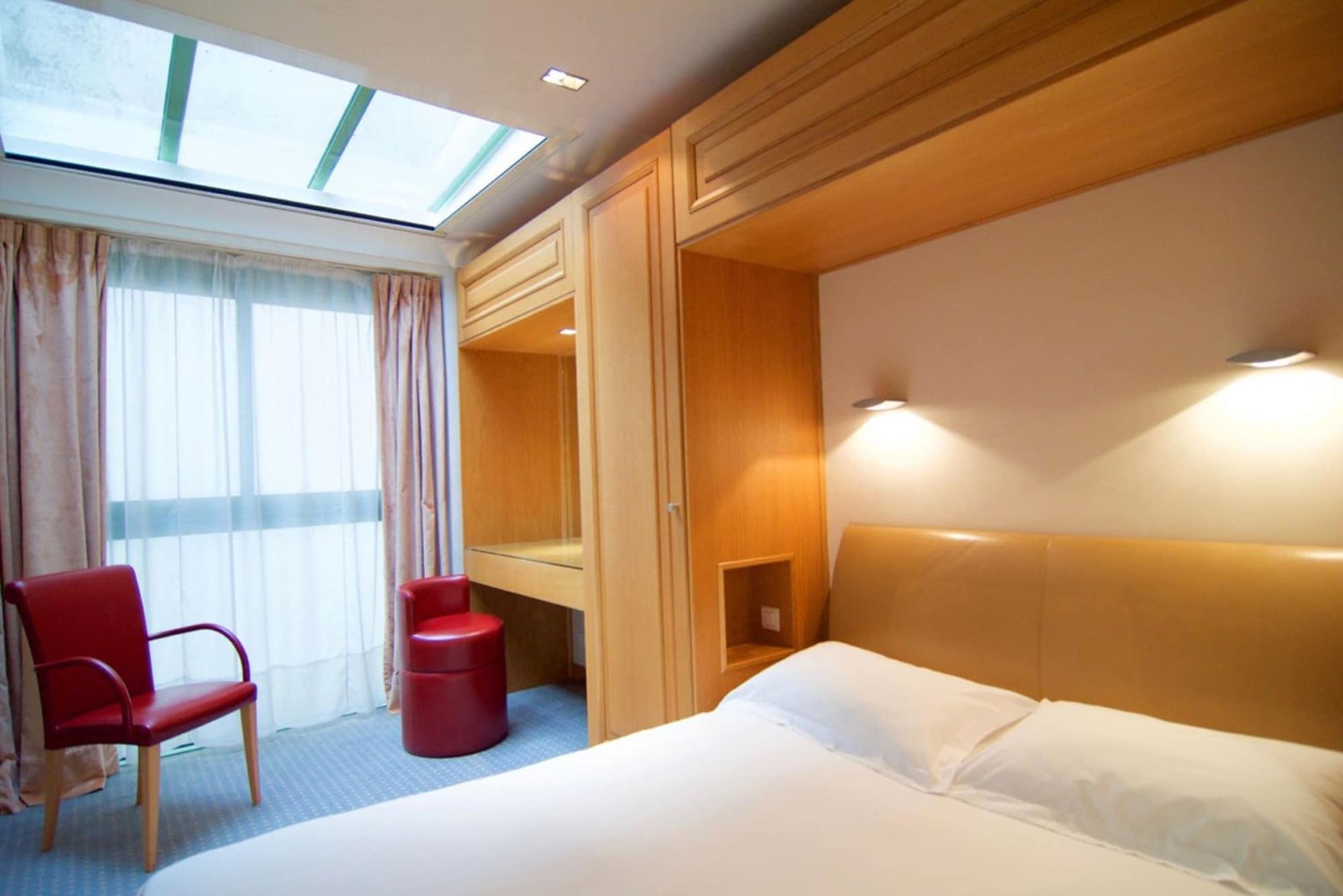 Hotel Du Vieux Marais Paris Bagian luar foto