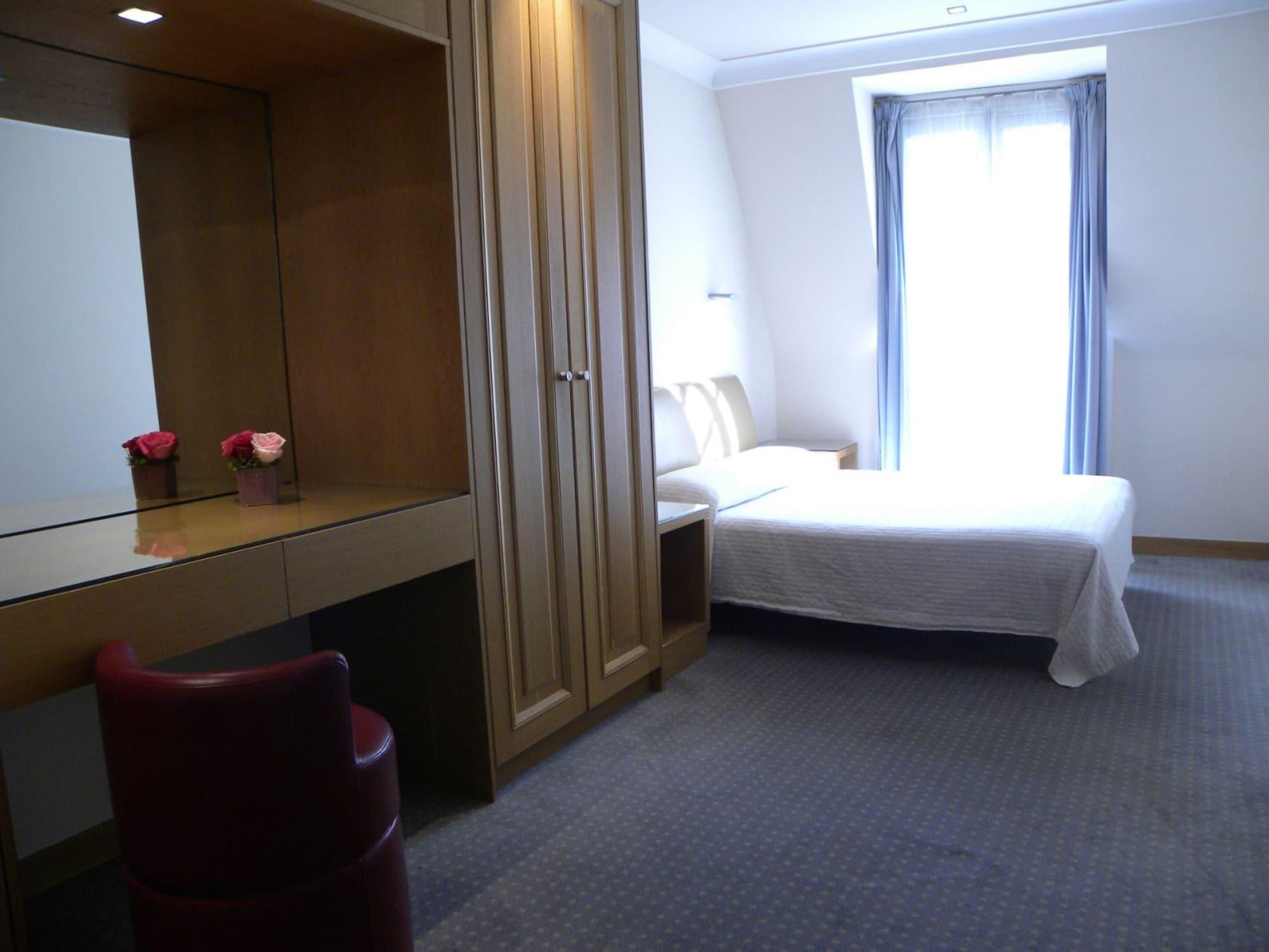 Hotel Du Vieux Marais Paris Bagian luar foto