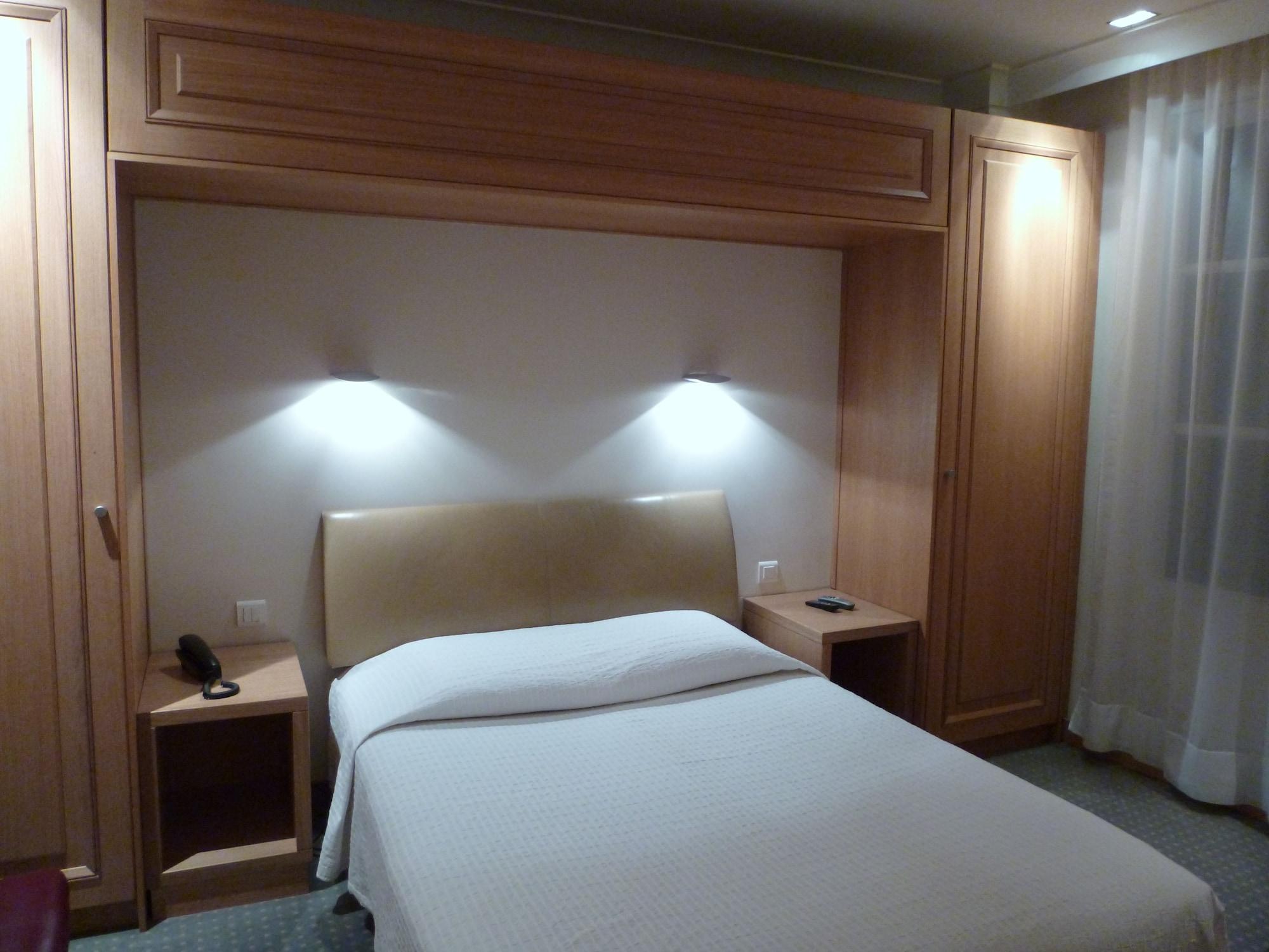 Hotel Du Vieux Marais Paris Bagian luar foto